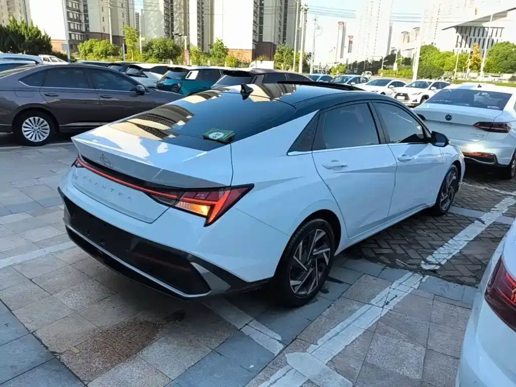 Hyundai Elantra — фото 9