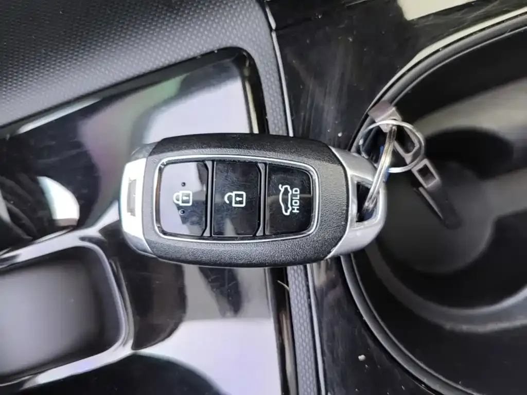 Hyundai Elantra — фото 3