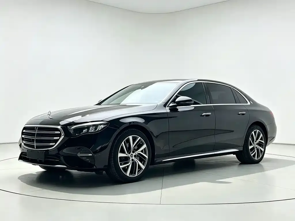 Mercedes-Benz E-Class — фото 1