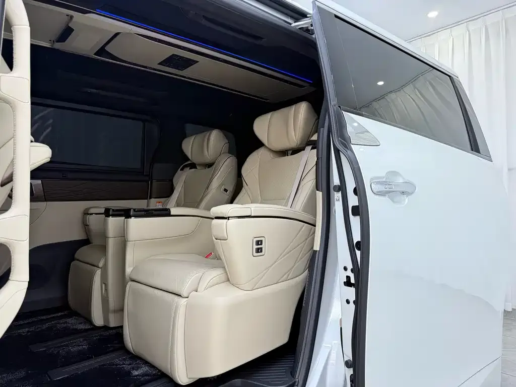 Toyota Vellfire — фото 3