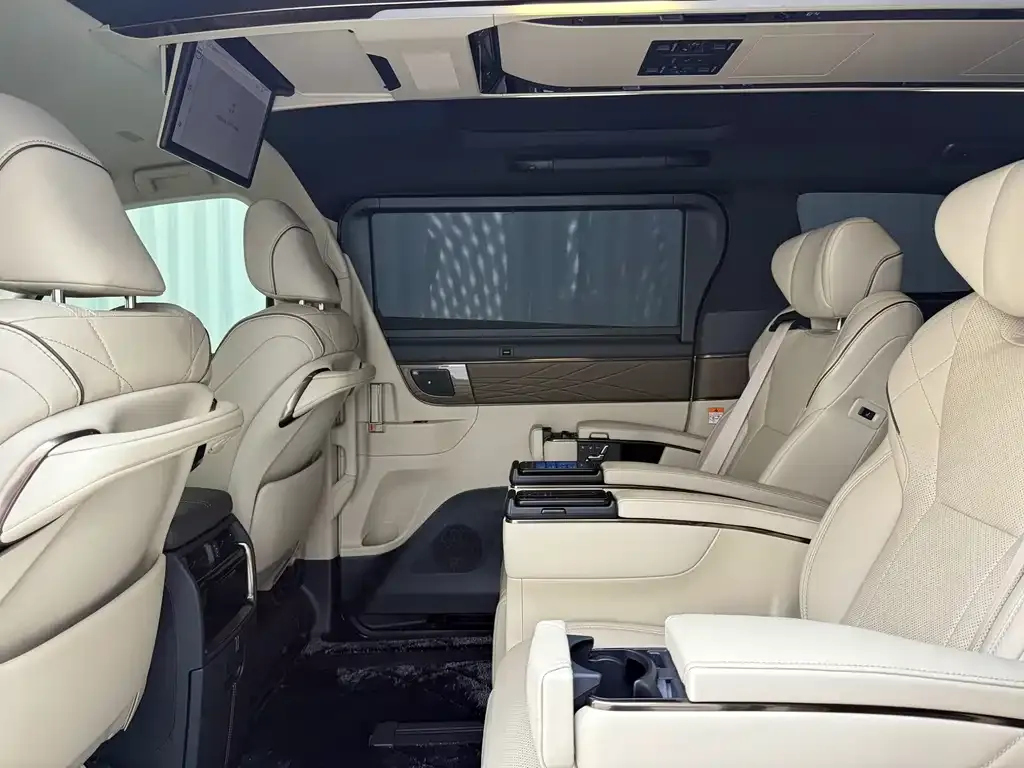 Toyota Vellfire — фото 10