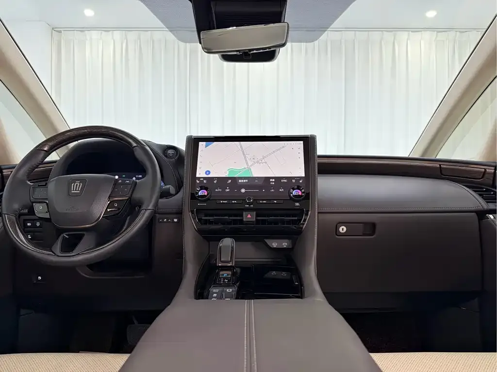 Toyota Vellfire — фото 2