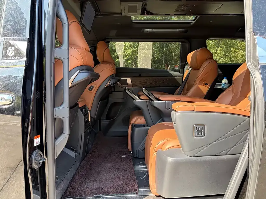 Toyota Alphard — фото 6