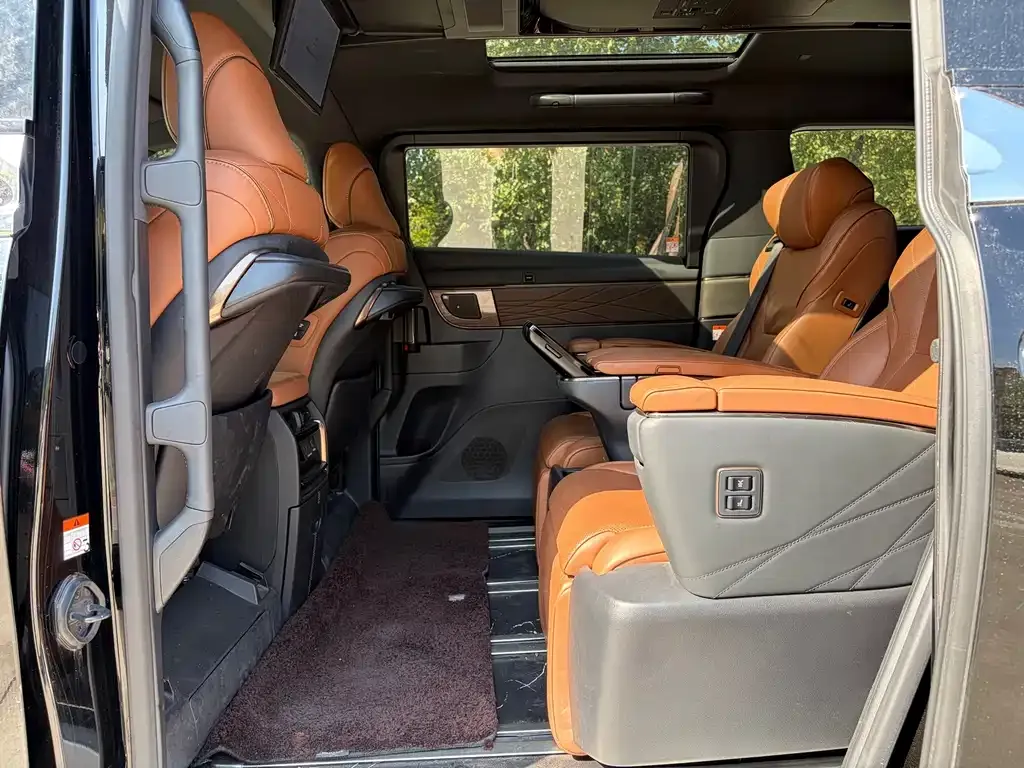 Toyota Alphard — фото 3
