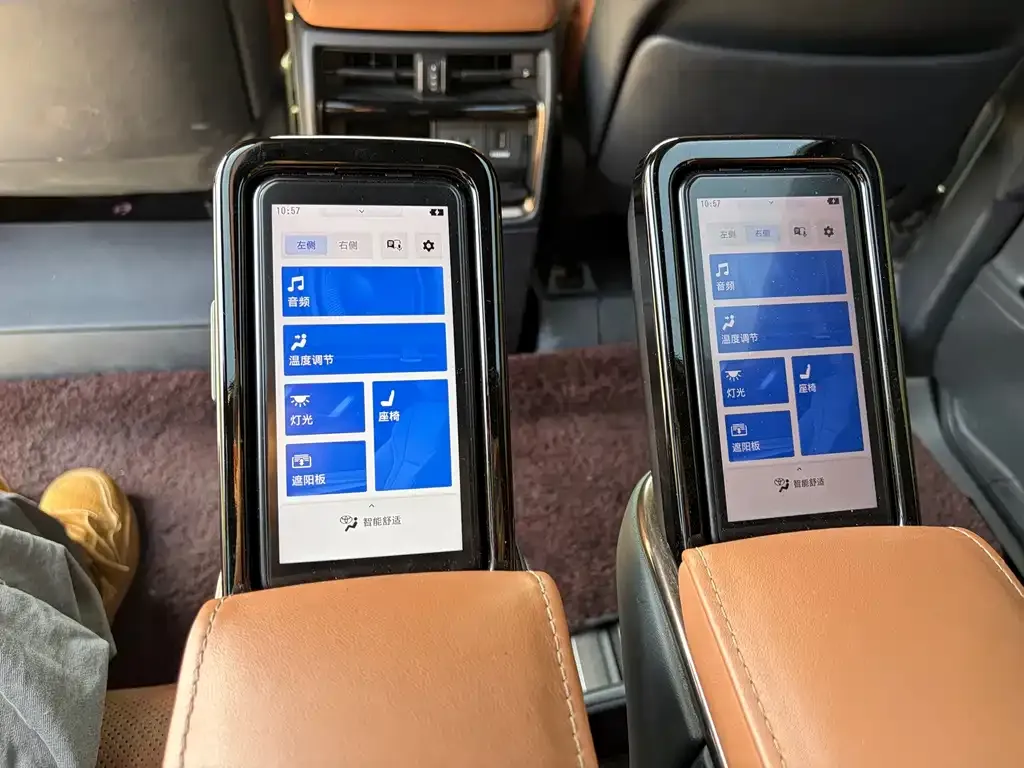 Toyota Alphard — фото 2