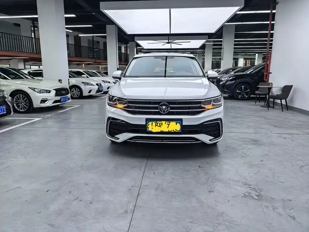 Volkswagen Tiguan L — фото 3