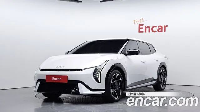 Kia EV4 — фото 1