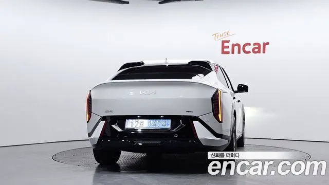 Kia EV4 — фото 10