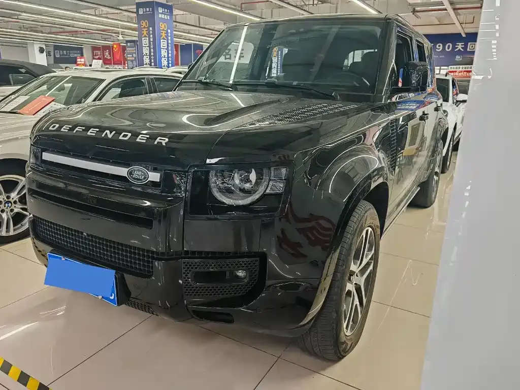 Land Rover Defender — фото 1