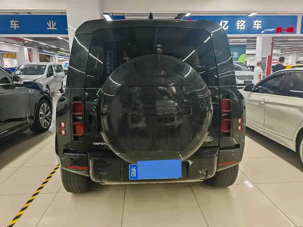 Land Rover Defender — фото 10