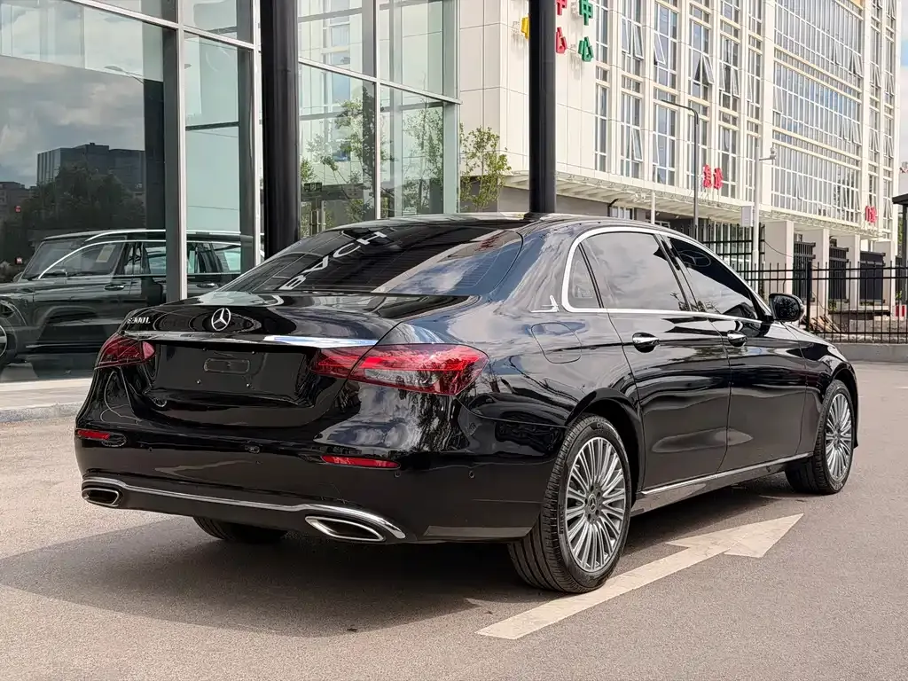 Mercedes-Benz E-Class — фото 10