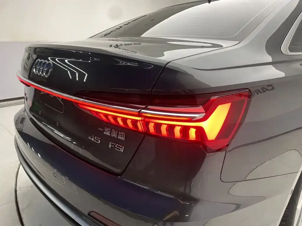Audi A6L — фото 9