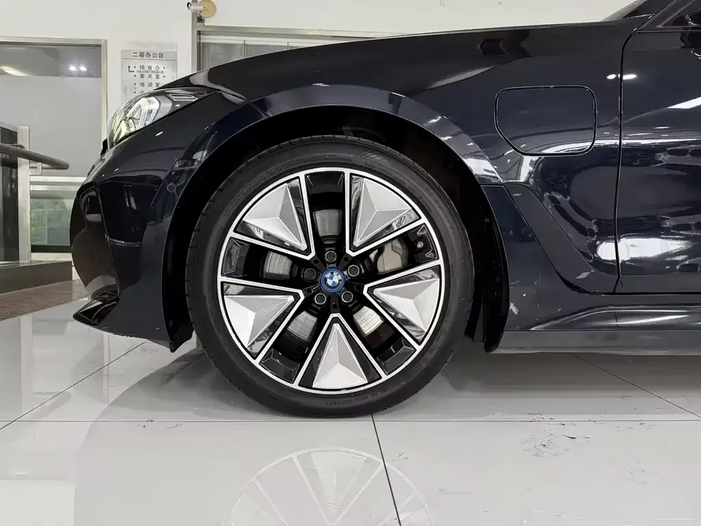 BMW i3 — фото 8