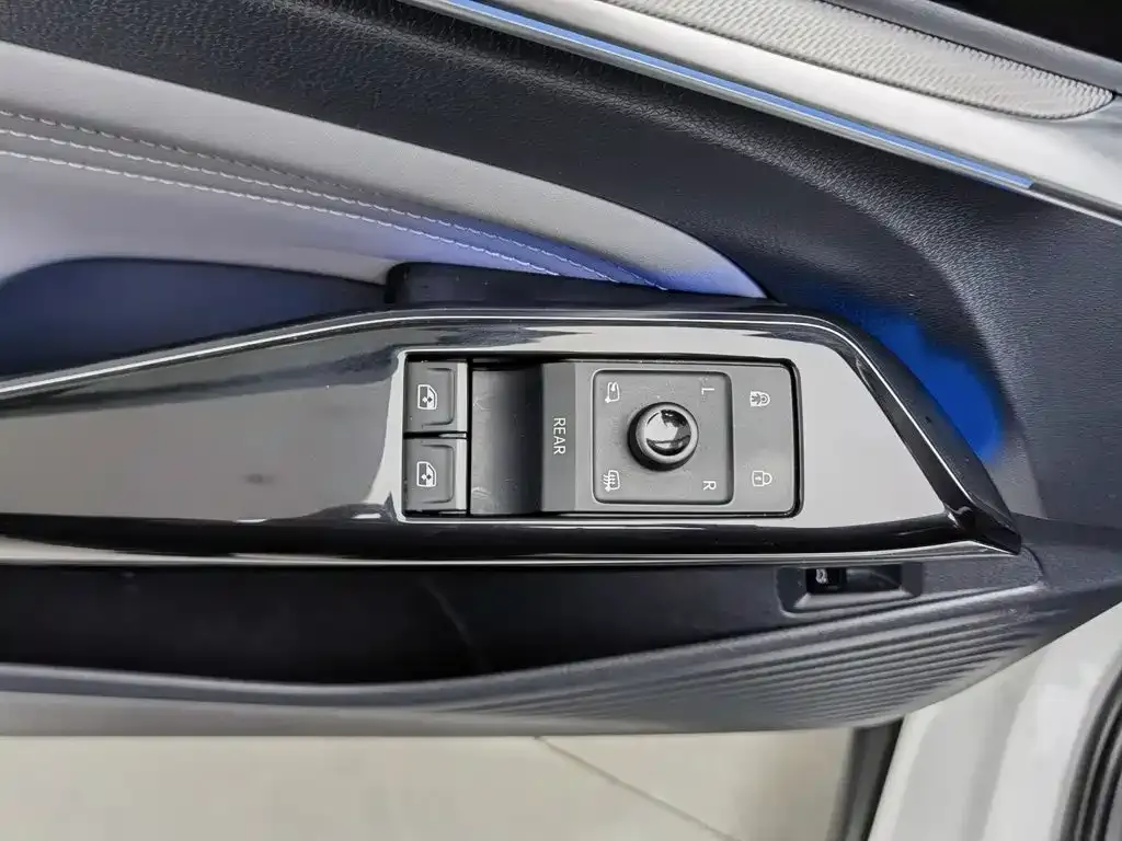 Volkswagen ID.4 Crozz — фото 8