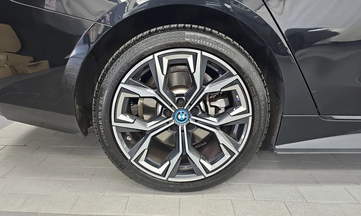 BMW i4 — фото 5