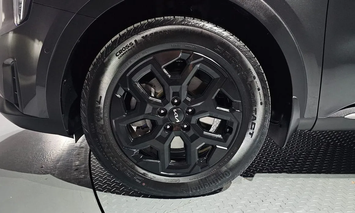 Kia Sorento — фото 8