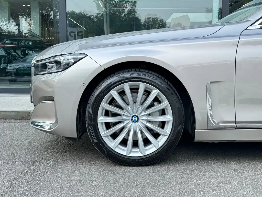 BMW 7 Series — фото 10