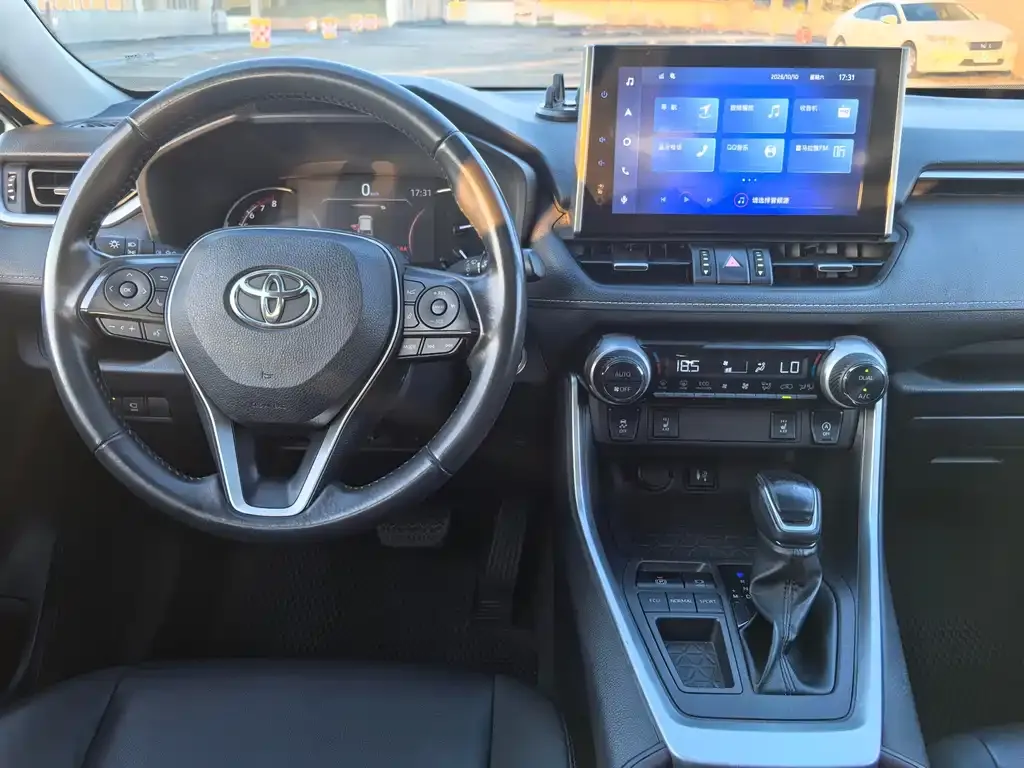 Toyota RAV4 — фото 2