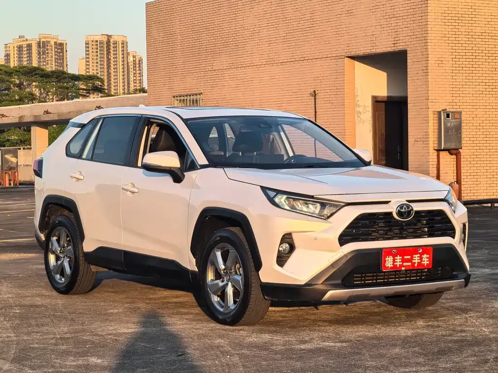 Toyota RAV4 — фото 5