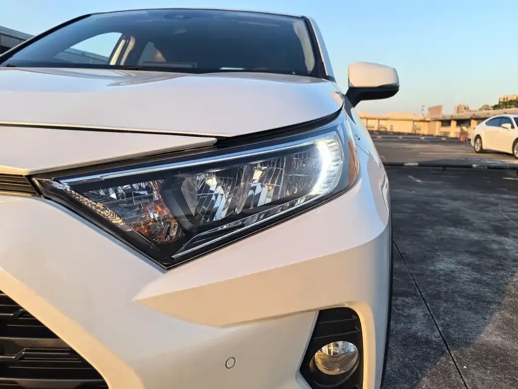 Toyota RAV4 — фото 3