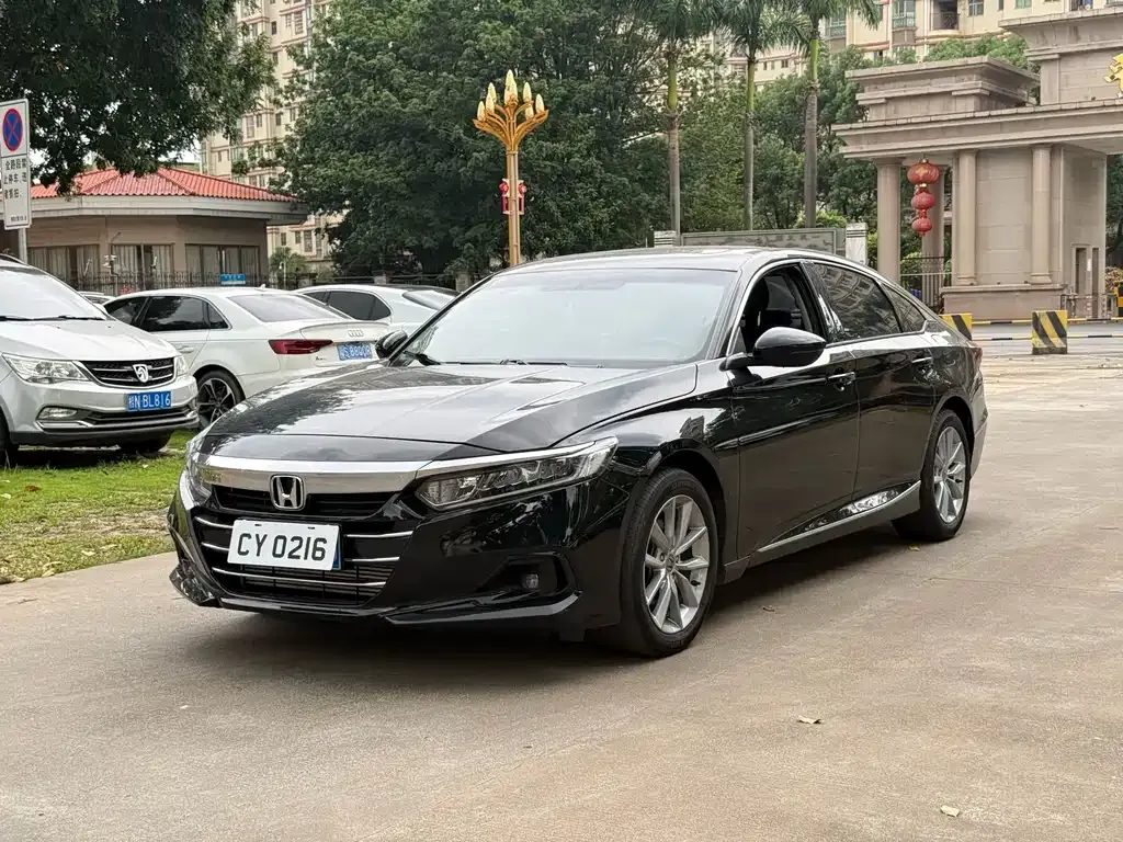 Honda Accord — фото 1