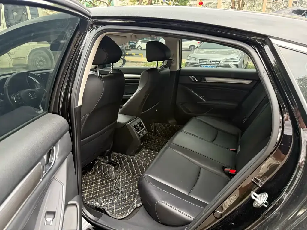 Honda Accord — фото 4