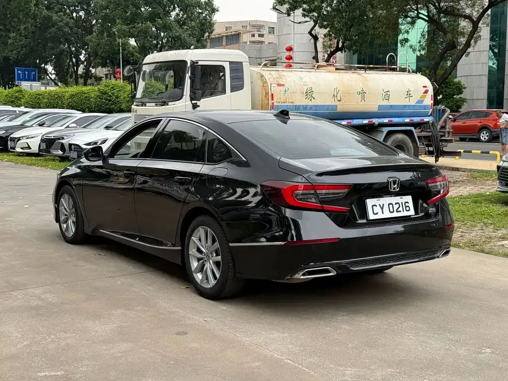 Honda Accord — фото 6