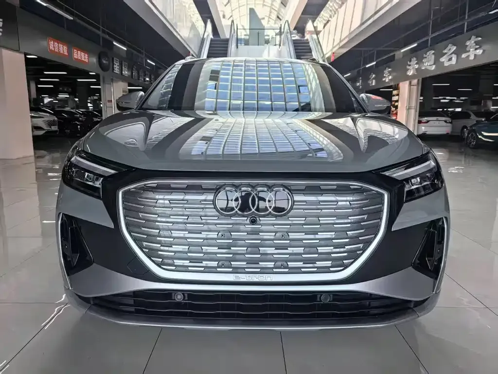 Audi Q4 e-tron — фото 4
