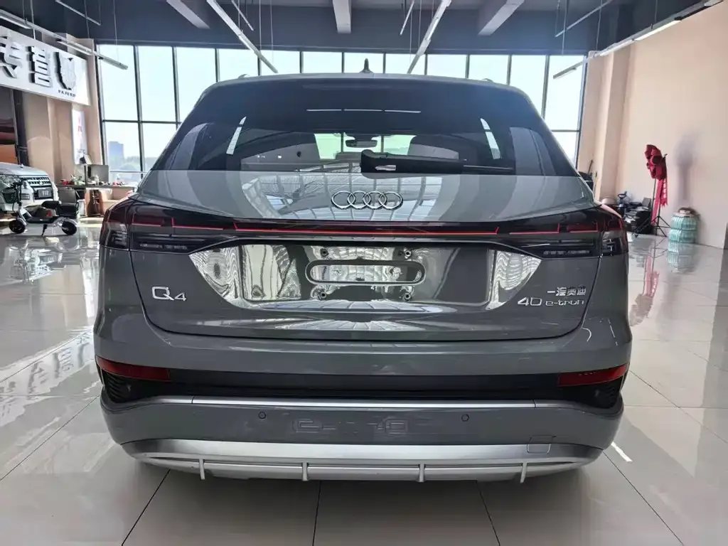 Audi Q4 e-tron — фото 2