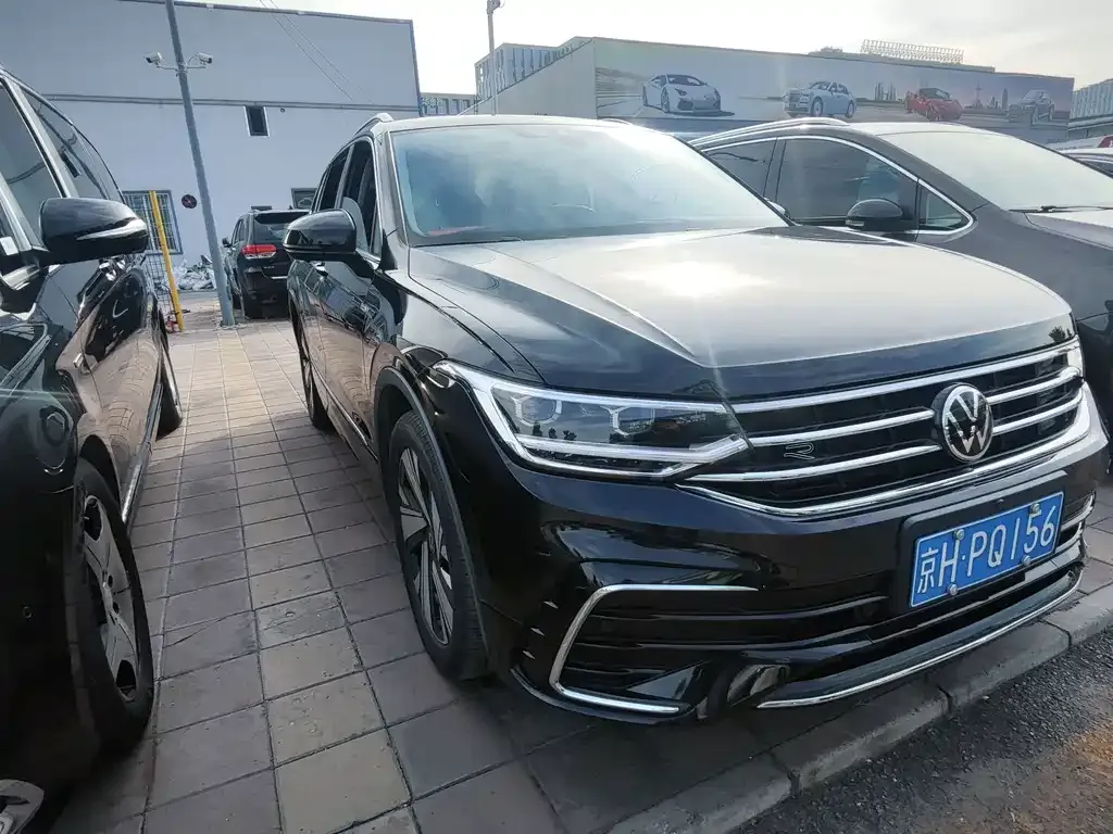 Volkswagen Tiguan L — фото 10