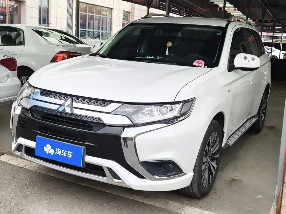 Mitsubishi Outlander — фото 1