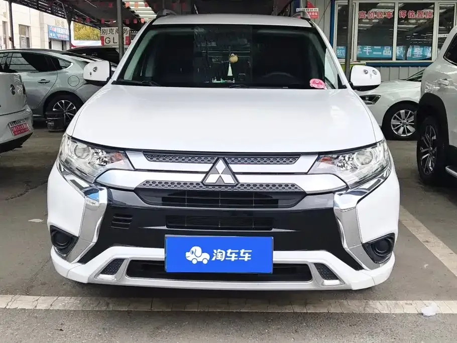 Mitsubishi Outlander — фото 6