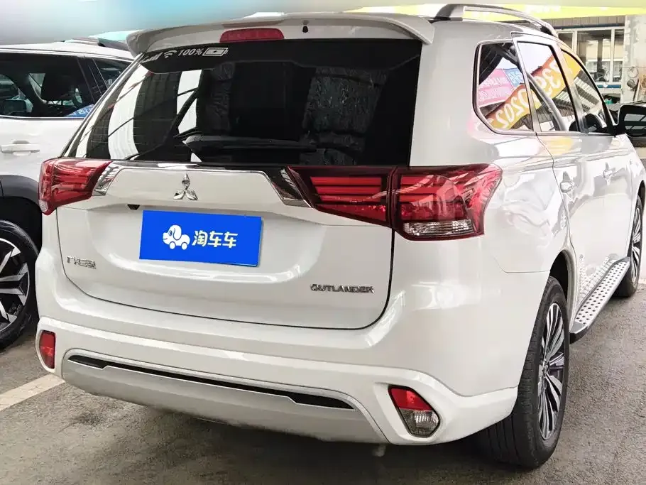 Mitsubishi Outlander — фото 10