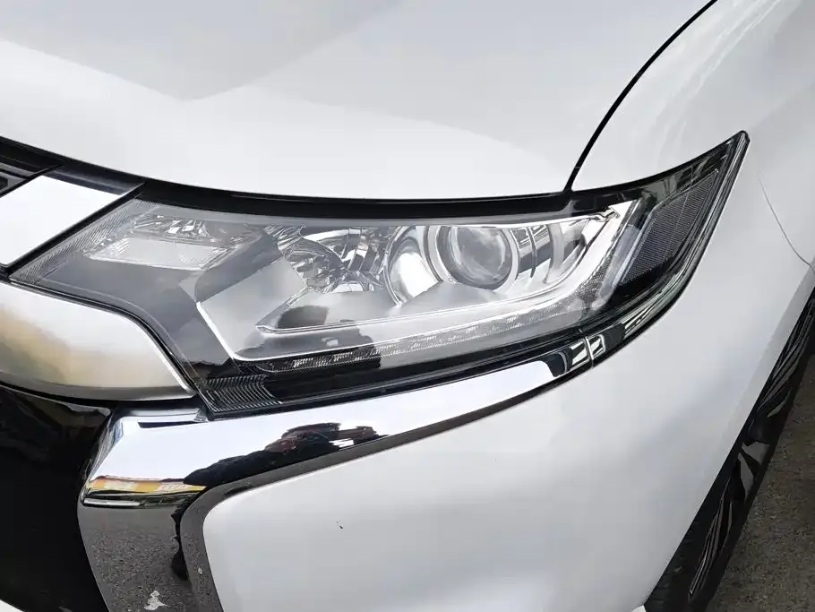 Mitsubishi Outlander — фото 2