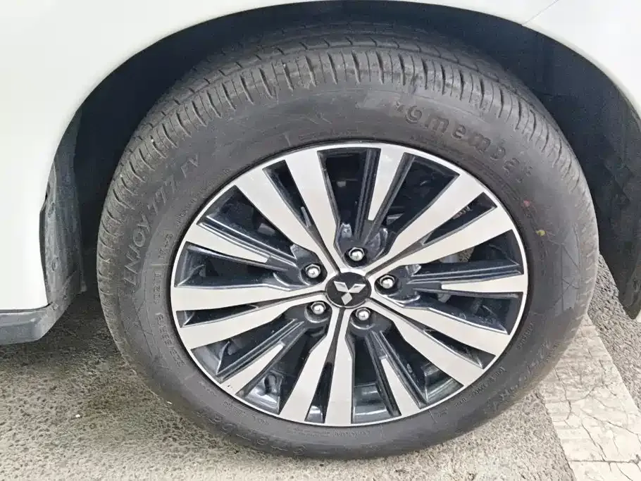 Mitsubishi Outlander — фото 4