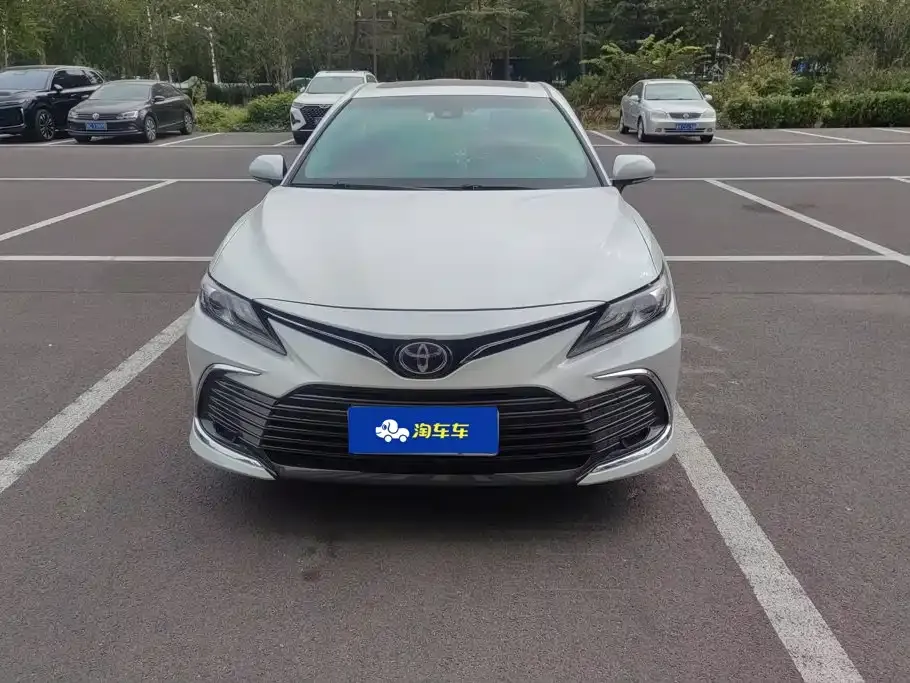 Toyota Camry — фото 3