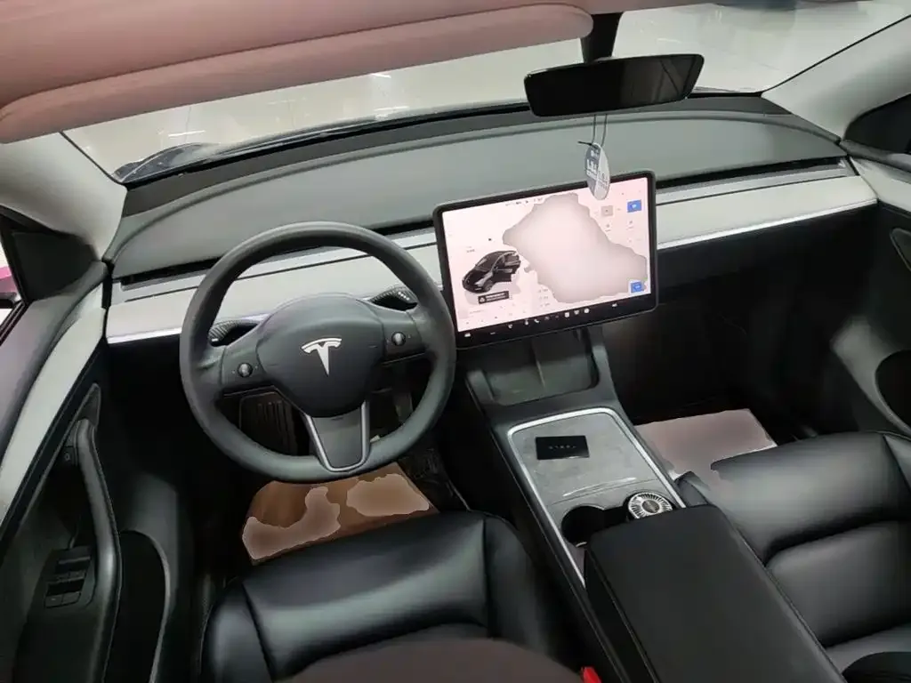 Tesla Model Y — фото 8