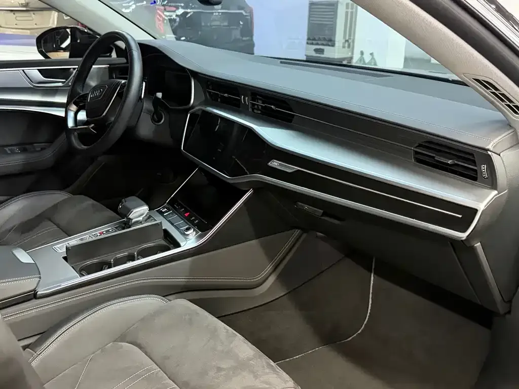 Audi A7L — фото 10