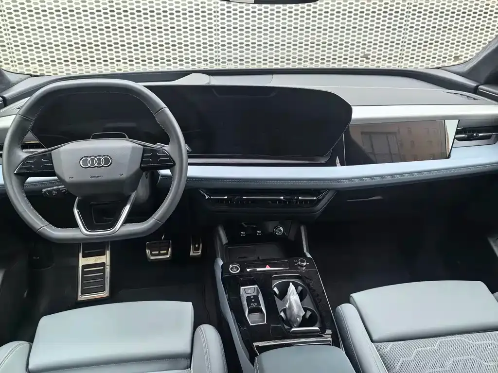 Audi Q6L e-tron — фото 5