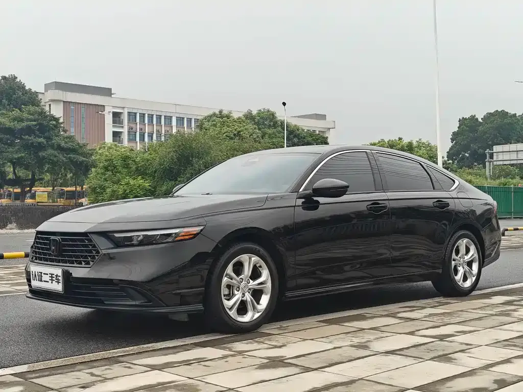 Honda Accord — фото 1