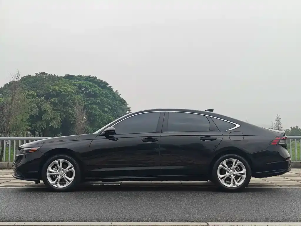 Honda Accord — фото 10