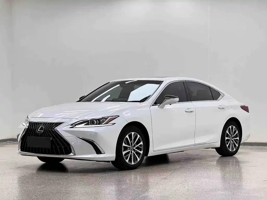 Lexus ES — фото 1