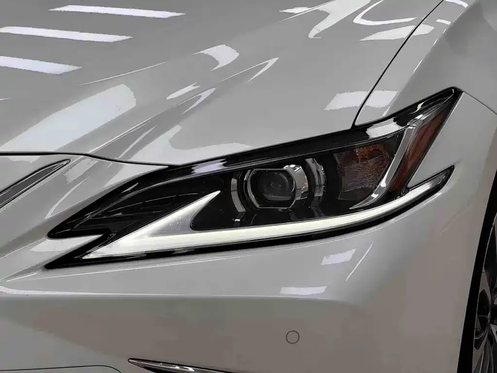 Lexus ES — фото 10