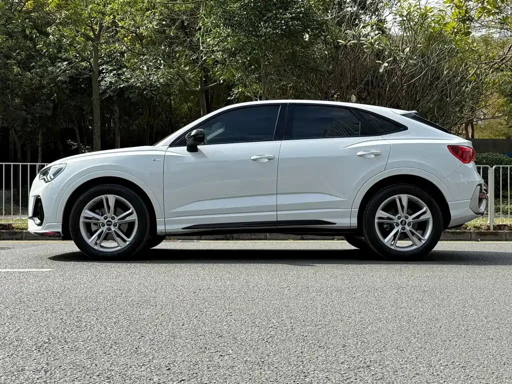 Audi Q3 Sportback — фото 10