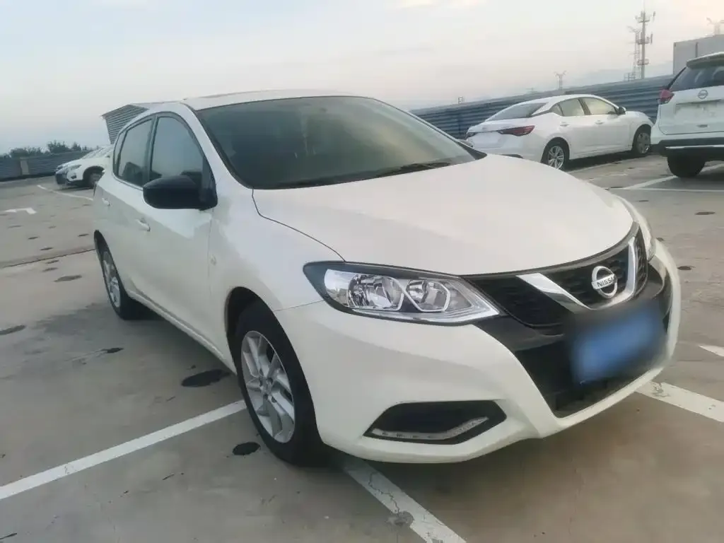 Nissan Tiida — фото 10