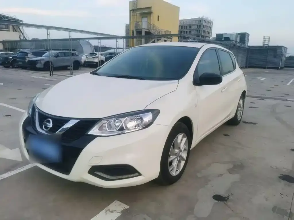 Nissan Tiida — фото 4