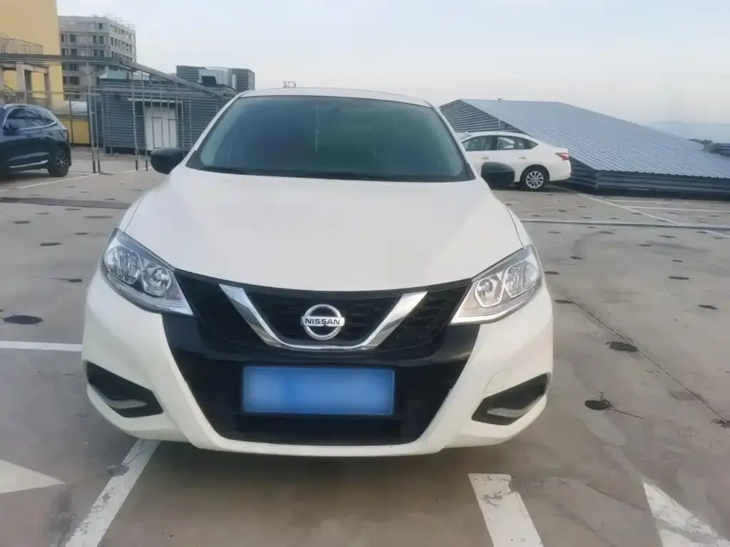 Nissan Tiida — фото 3