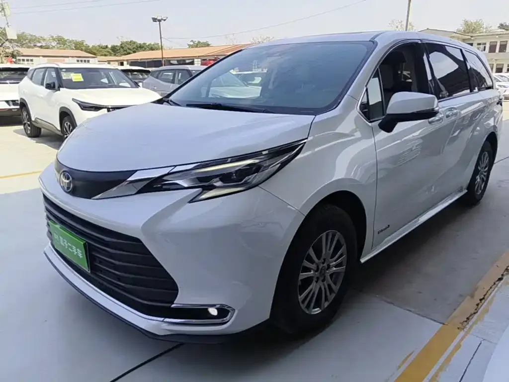 Toyota Sienna — фото 3