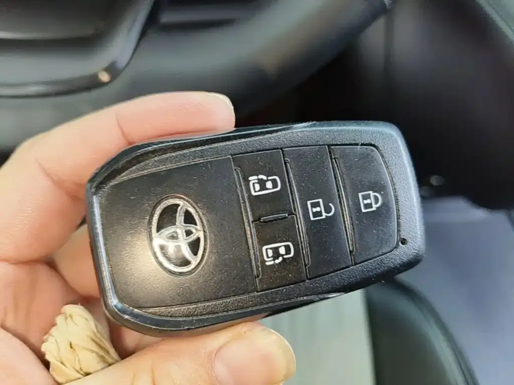 Toyota Sienna — фото 4
