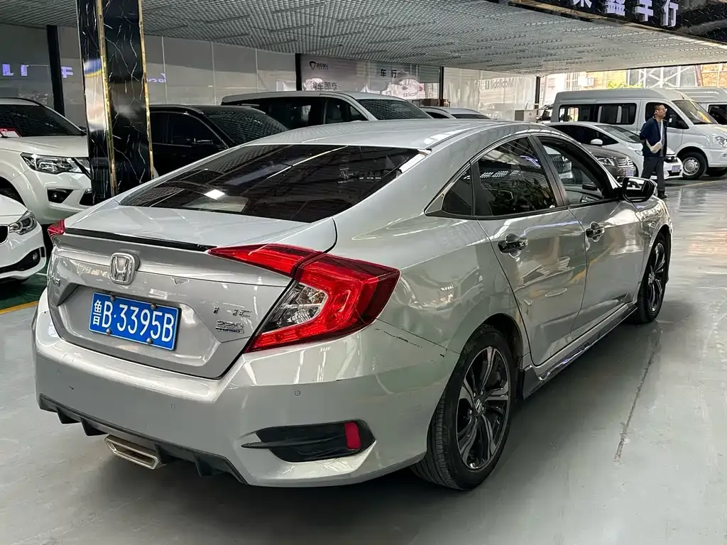 Honda Civic — фото 4